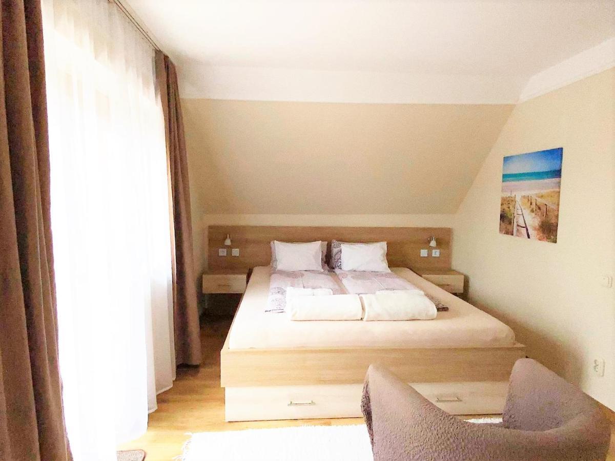 Apartman Siesta Buek - Buekfuerdo Exterior photo